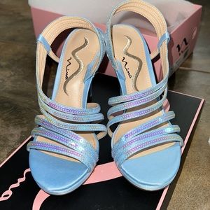 NWT Nina Iridescent Sequin Baby Blue Strappy Sandal Heels Frozen Elsa Eras Tour